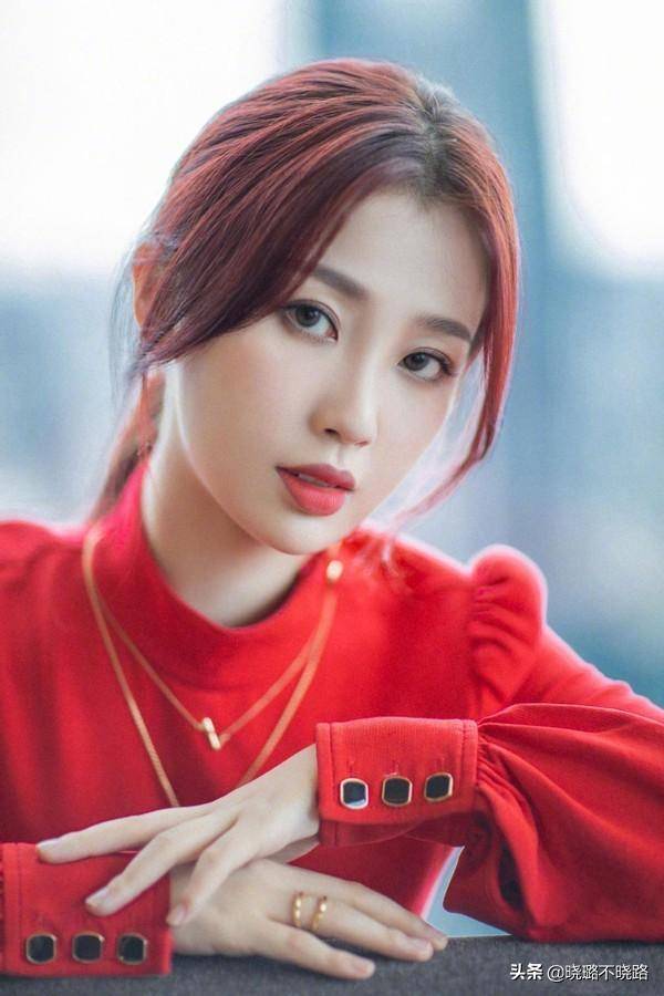FB体育 FB体育平台春节过年回家这3种衣服不要穿穿了会让你在长辈面前很难堪(图2)