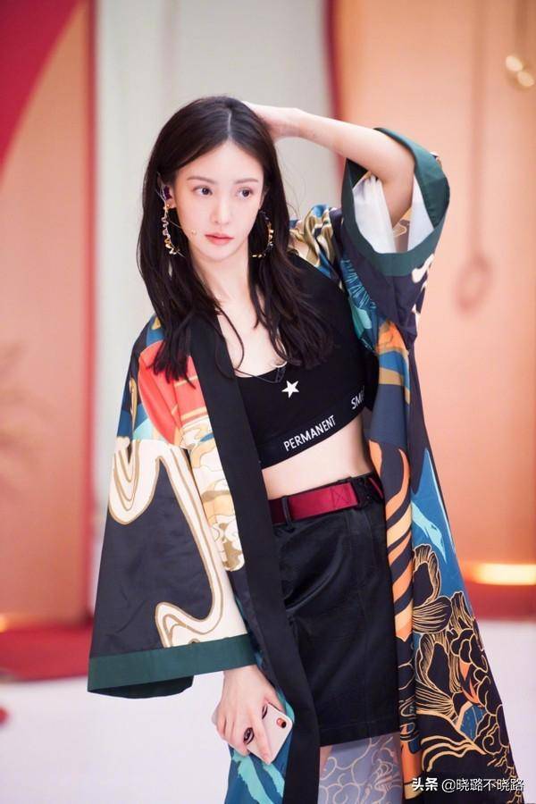 FB体育 FB体育平台春节过年回家这3种衣服不要穿穿了会让你在长辈面前很难堪(图7)
