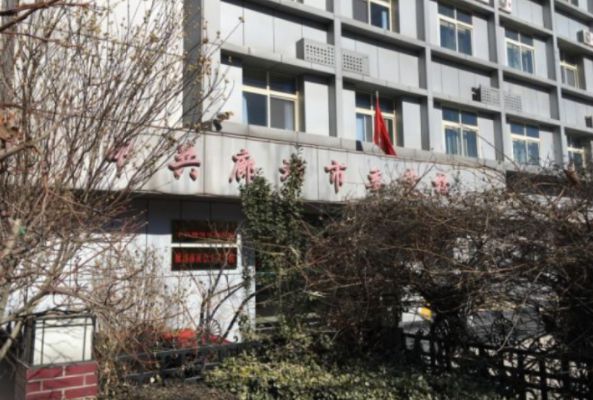 河北前首富王学文：曾给员工送宝马如今欠债2600亿当街痛哭FB体育 FB体育平台(图2)