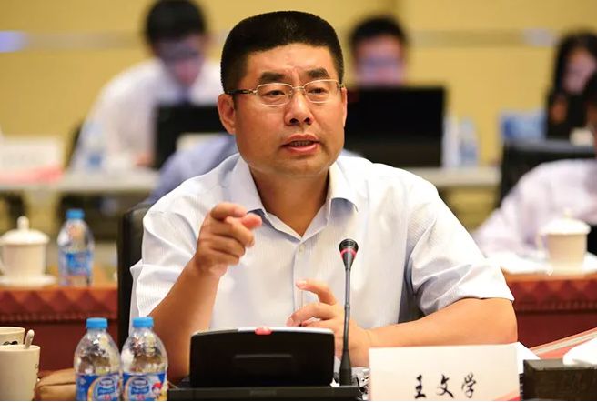 河北前首富王学文：曾给员工送宝马如今欠债2600亿当街痛哭FB体育 FB体育平台(图1)