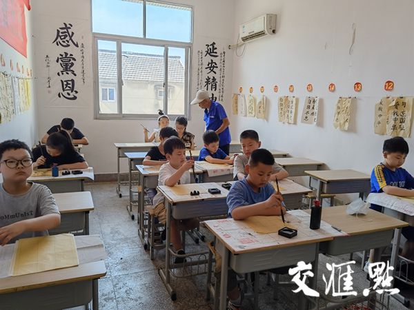 FB体育 FB体育平台兴化：“四个聚力”绘就老干部功能型党组织建设新画卷(图2)