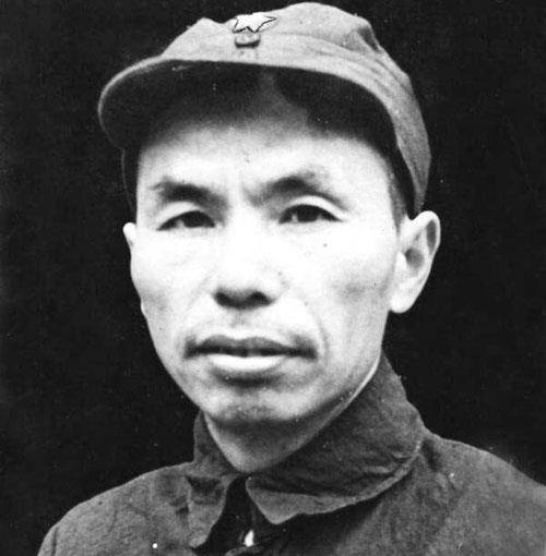 FB体育 FB体育平台他是的上司春节给孩子做了件新衣服成了大新闻(图1)