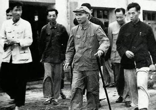 FB体育 FB体育平台他是的上司春节给孩子做了件新衣服成了大新闻(图3)