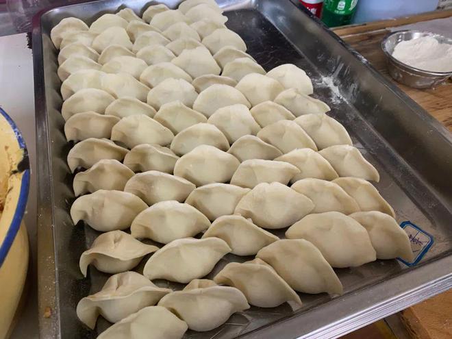 镇海最小的饺子馆！店里只有3张桌子每年春节要卖出20000个饺子！FB体育 FB体育平台(图6)
