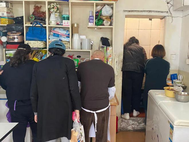 镇海最小的饺子馆！店里只有3张桌子每年春节要卖出20000个饺子！FB体育 FB体育平台(图3)