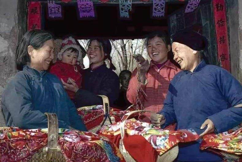 FB体育 FB体育平台以前的春节生活不富裕为什么特别有年味儿？(图1)