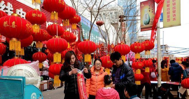 FB体育 FB体育平台历史上唯一一次禁止过春节谁都不许休假说句“恭喜”也要被抓(图1)