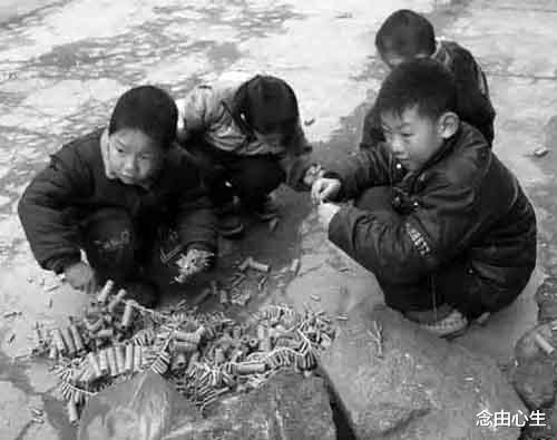 FB体育 FB体育平台80年代的春节被认为是最有年味儿的可惜再也回不去了(图2)