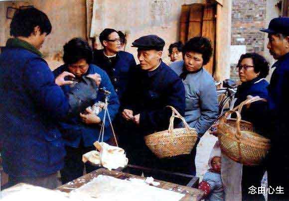 FB体育 FB体育平台80年代的春节被认为是最有年味儿的可惜再也回不去了(图3)