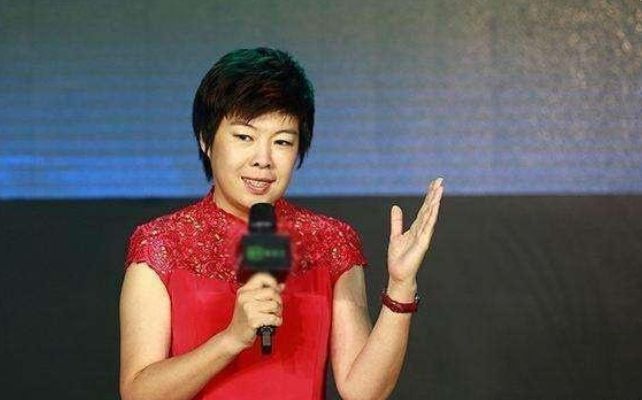 易中天评价于丹：一位被FB体育 FB体育平台市场耽误的知识分子(图3)