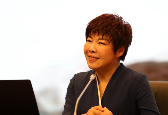 易中天评价于丹：一位被FB体育 FB体育平台市场耽误的知识分子(图7)