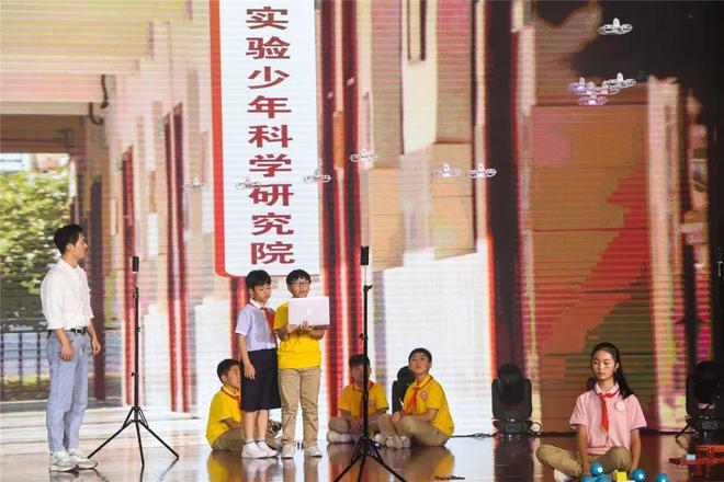刚刚“荆楚好FB体育 FB体育平台老师”颁奖！(图5)