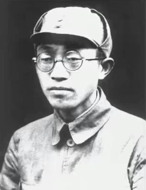 FB体育 FB体育平台1981年春节黄克诚为何要破例请人吃饭为何饭桌上还要给人道歉(图1)