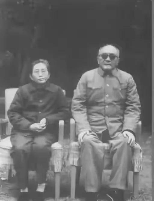 FB体育 FB体育平台1981年春节黄克诚为何要破例请人吃饭为何饭桌上还要给人道歉(图2)