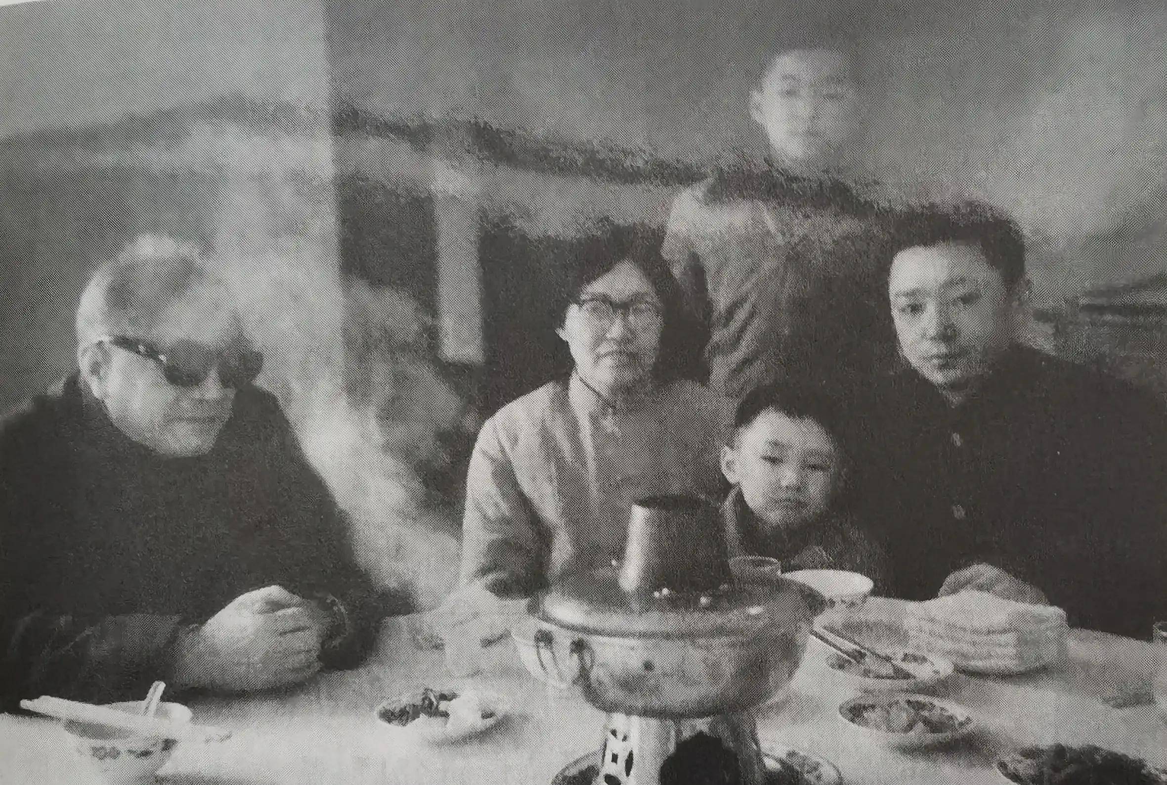 FB体育 FB体育平台1981年春节黄克诚为何要破例请人吃饭为何饭桌上还要给人道歉(图5)