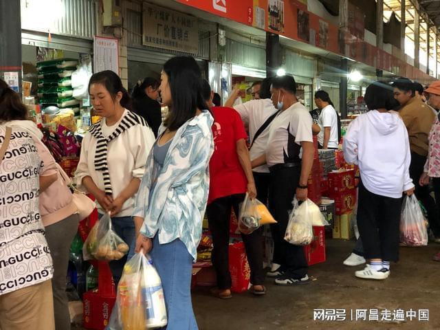 FB体育 FB体育平台云南玉溪这个小城中秋节比过春节还热闹；第一次亲眼所见(图2)
