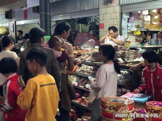 FB体育 FB体育平台云南玉溪这个小城中秋节比过春节还热闹；第一次亲眼所见(图4)