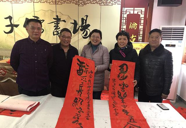 FB体育 FB体育平台越南废除汉字75年仍坚持“春节写联”传统国人看了成品都笑了(图3)
