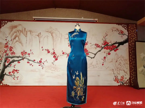 文旅博览会上的“山东手造”：小郭泥塑、海瓷盐雕还有莒县“过门笺”……_今日头条_大众网FB体育 FB体育平台(图5)