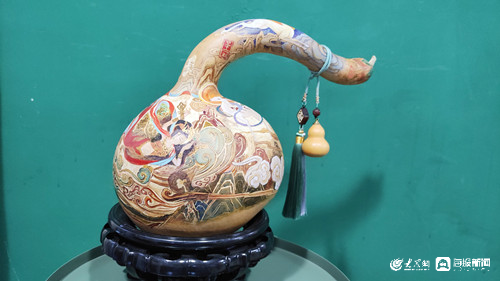 文旅博览会上的“山东手造”：小郭泥塑、海瓷盐雕还有莒县“过门笺”……_今日头条_大众网FB体育 FB体育平台(图4)