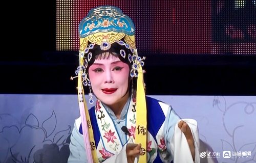 文旅博览会上的“山东手造”：小郭泥塑、海瓷盐雕还有莒县“过门笺”……_今日头条_大众网FB体育 FB体育平台(图3)