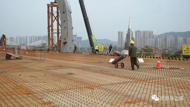 FB体育 FB体育平台实拍南部红岩子广场提升项目进度(图2)