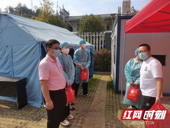 永定区妇保院：中秋慰问寄深情 佳节守望FB体育 FB体育平台鼓干劲(图2)