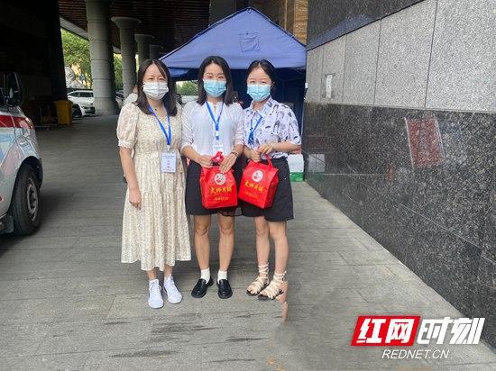 永定区妇保院：中秋慰问寄深情 佳节守望FB体育 FB体育平台鼓干劲(图3)