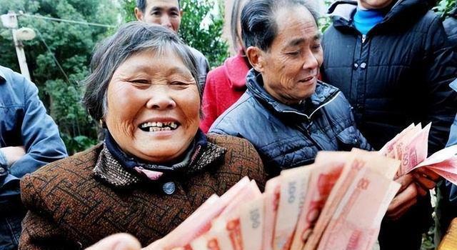 FB体育 FB体育平台中秋已至！今年退休人员或统一发800元“过节费”你领到了吗？(图1)