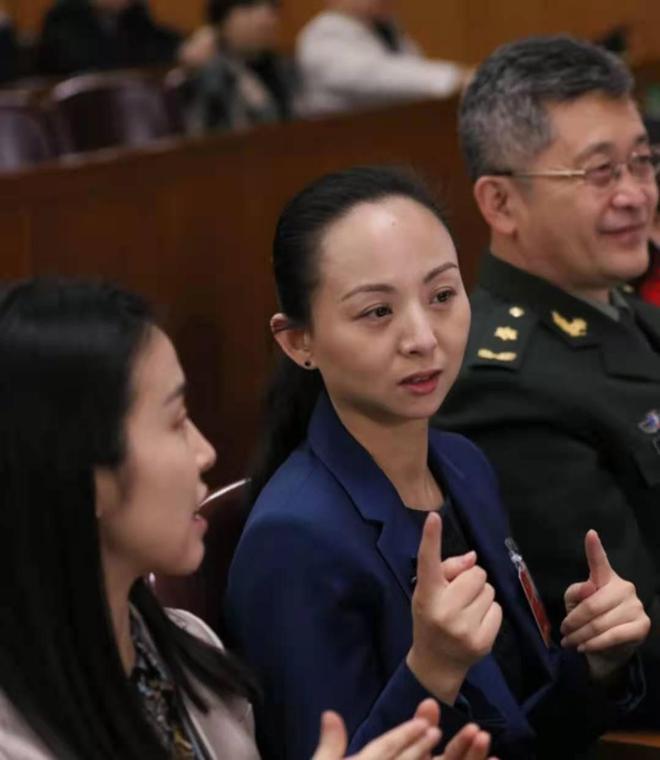 故事：《千手观音》爆红聋哑领舞者被FB体育 FB体育平台富商苦追8年后来怎样了(图16)