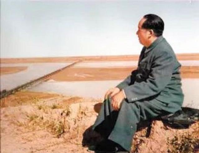 FB体育 FB体育平台1959年毛主席去韶山水库游泳遇一农妇主席呼三声闻者动容(图4)