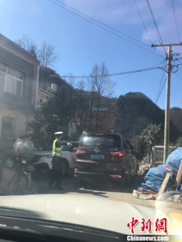 FB体育 FB体育平台农村春节习俗变迁：外出旅游、网购年货成为新时尚(图1)