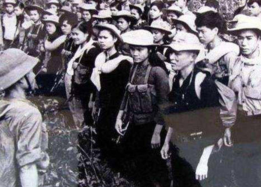 1987年越军少FB体育 FB体育平台尉排长向我军报告：上级抓走了我们26个人！(图1)