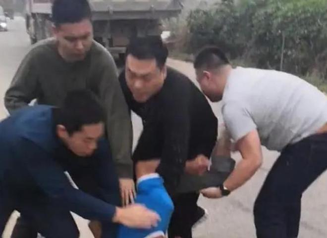 2005年杭州铁路工在桥下FB体育 FB体育平台发现一具浮尸15年后发现凶手竟是亲哥(图13)