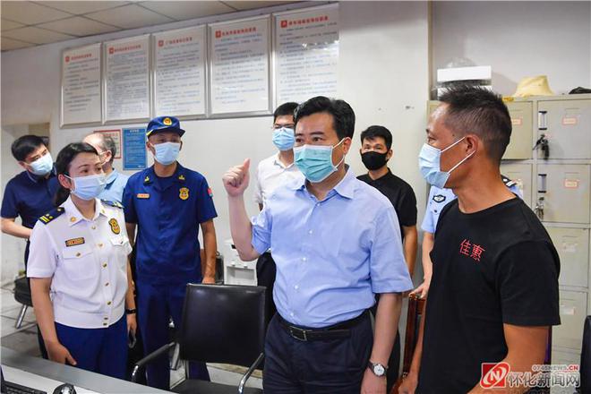 FB体育 FB体育平台黎春秋在鹤城区检查房屋建筑和消防安全隐患排查整治工作、调研市重点项目建设(图1)