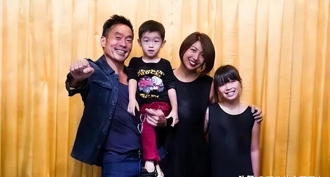 FB体育 FB体育平台57岁港星曝外籍老婆出轨带走子女和全部家产为赚钱一直在内地(图3)