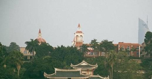 FB体育 FB体育平台中国最适合养老的浪漫之城这个春节冲上热搜年轻人也争着去(图2)