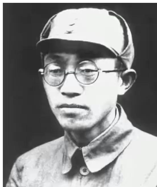 FB体育 FB体育平台1981年春节黄克诚为何要破例请人吃饭为何饭桌上还要给人(图1)