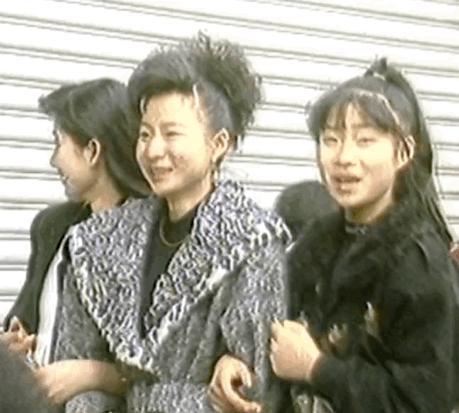 FB体育 FB体育平台“30年前春节穿搭”登上热搜网友纷纷替父母出战爸爸们亮了(图2)