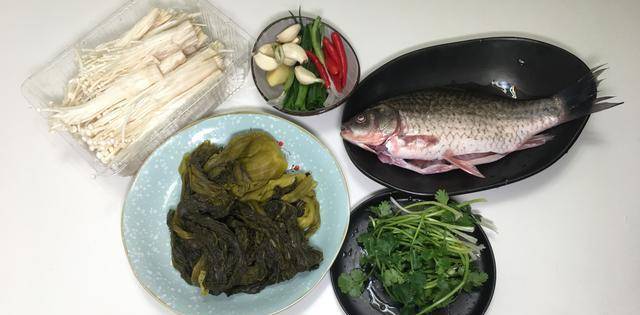 FB体育 FB体育平台白米虾花甲酸菜鱼清爽不油腻春节肉吃得太多解腻的来了(图4)