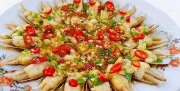 FB体育 FB体育平台春节后的一个美食推荐炒扇贝肉酸辣鸡杂还有五花肉卷金针菇(图3)