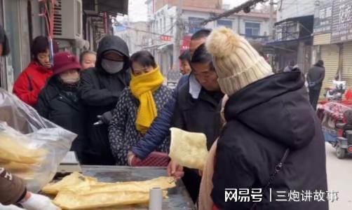FB体育 FB体育平台开封这家卖炸皮肚的小摊头一年只出摊十几天只有春节前能吃到(图4)