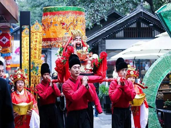 FB体育 FB体育平台春节逛渝中 你想不到的惊喜与时尚都来了(图1)