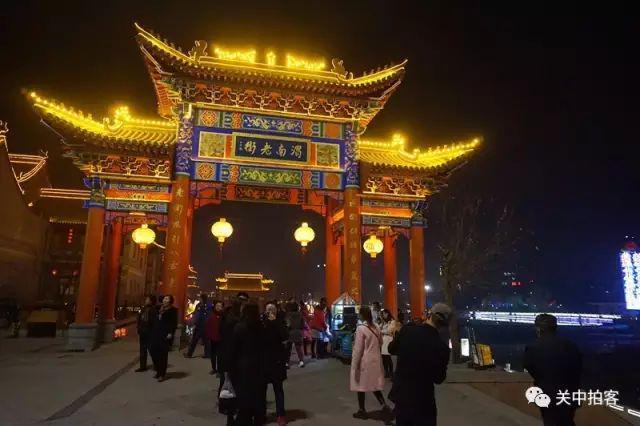 FB体育 FB体育平台走进渭南老街：春节期间欢欢喜喜看花灯(图2)