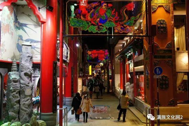 日本FB体育 FB体育平台有三个中华街其中一个以老北京文化为特色每年春节有满洲皇后出巡！(图5)