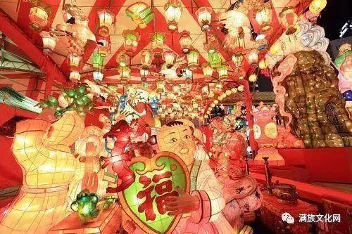 日本FB体育 FB体育平台有三个中华街其中一个以老北京文化为特色每年春节有满洲皇后出巡！(图10)