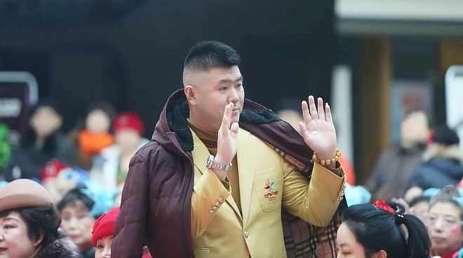 FB体育 FB体育平台刘峻名担任2023全国百姓春节联欢晚会总导演(图1)