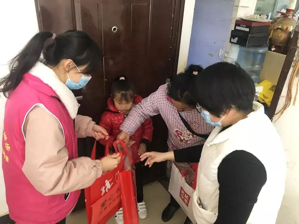 虎年FB体育 FB体育平台春节如约而至昆明呈贡各街道这样营造新春氛围(图1)
