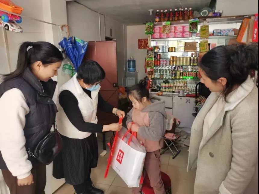 虎年FB体育 FB体育平台春节如约而至昆明呈贡各街道这样营造新春氛围(图2)