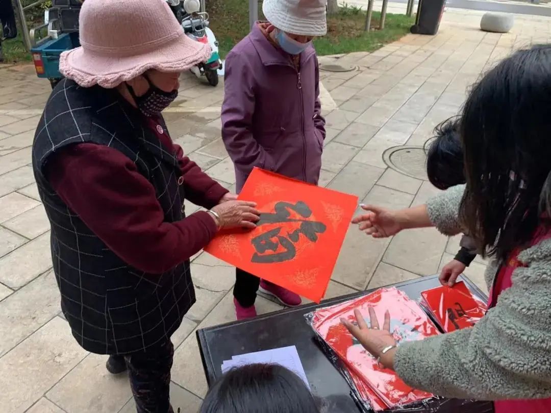 虎年FB体育 FB体育平台春节如约而至昆明呈贡各街道这样营造新春氛围(图13)
